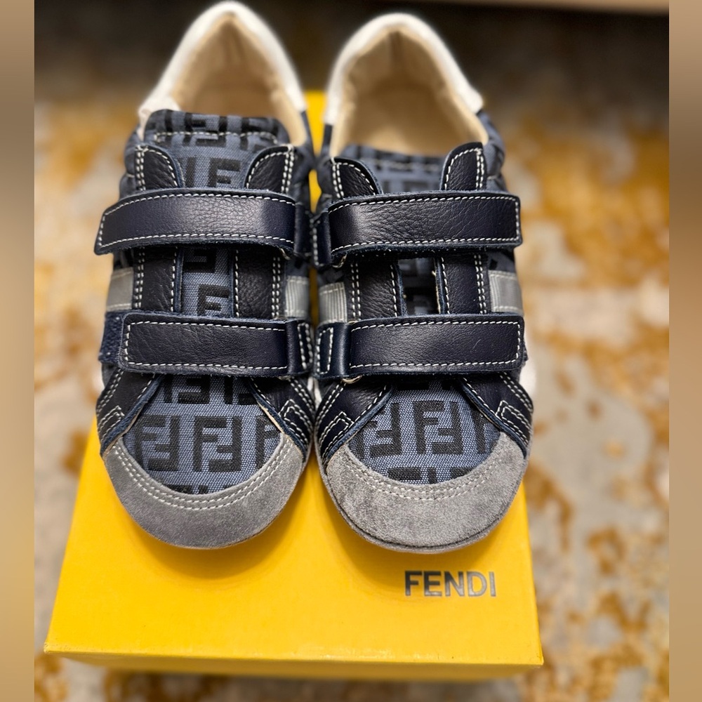 Fendi FF domino logo kids low top sneakers size 31 girls/ boys shoes